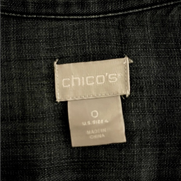 Chico’s Women’s Size 0 Lightweight Denim Long Button Down Shirt. - Picture 4 of 5